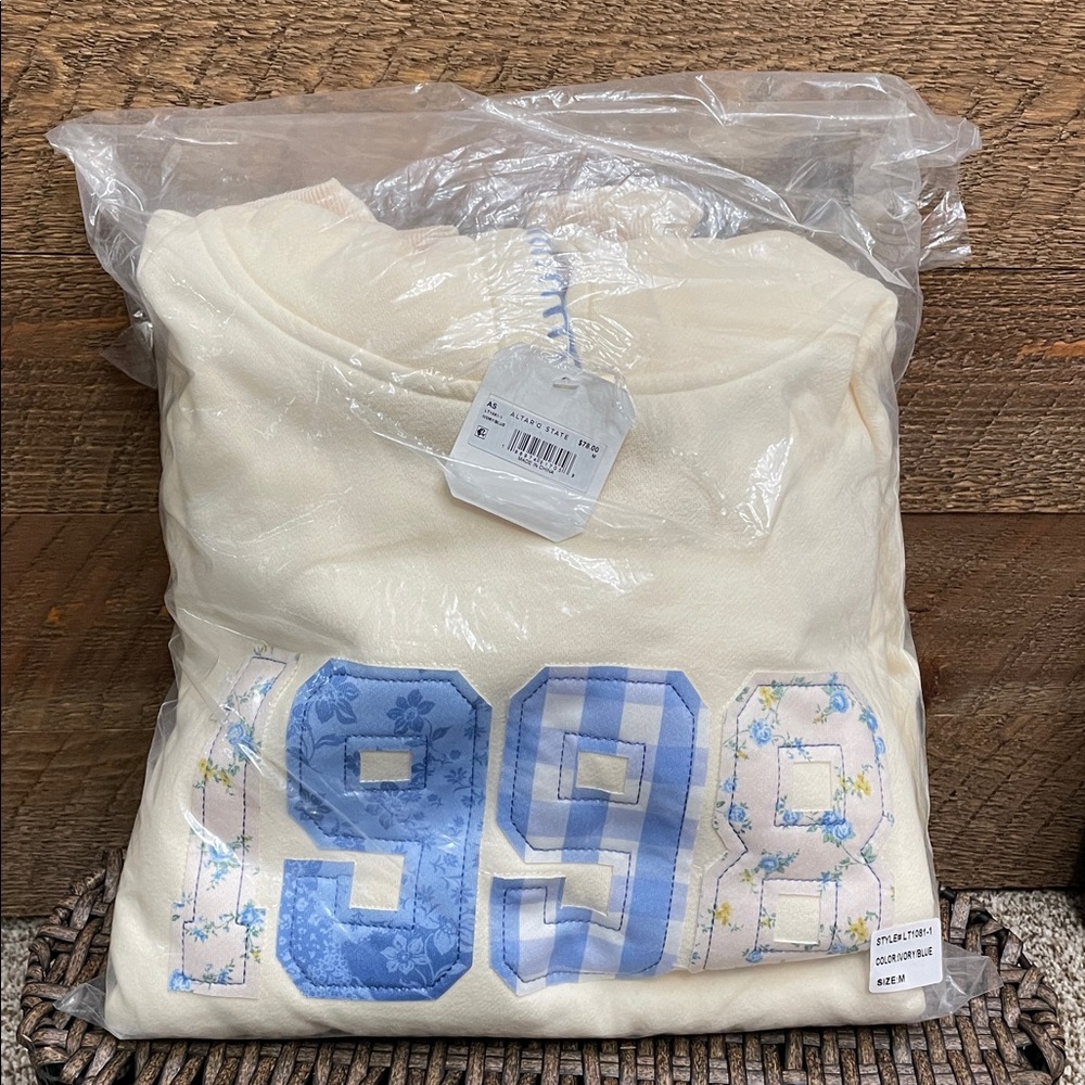 Altar'd State Women’s 1998 Pullover Hoodie Ivory & Blue Medium NWT - Picture 14 of 16